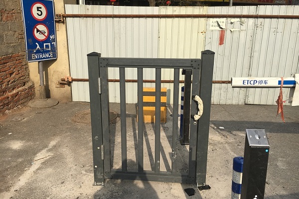 宣祥家园小区刷卡半自动门门禁安装完成